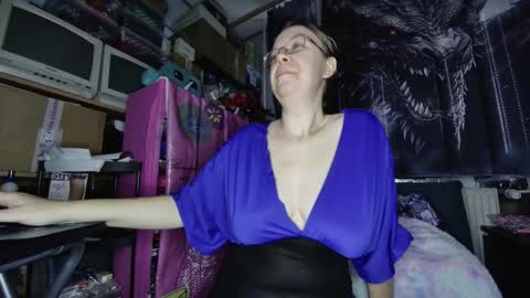 xnicetitsx online show from 12-17-25, 07:25