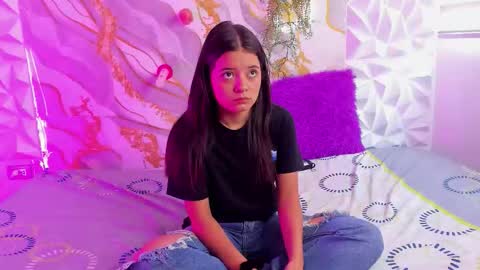 Snapshot of xqueen_of_pleasurex chatting on 02-28-26, 12:17 sara and thiago online show from 02-28-26, 12:17