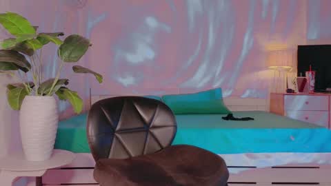 Snapshot of xseductivemichellex chatting on 01-22-25, 09:13 Michelle online show from 01-22-25, 09:13