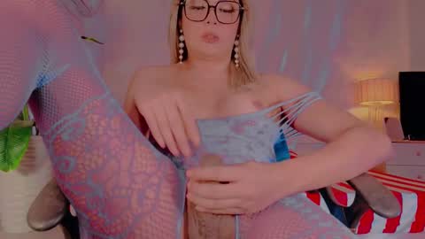 Snapshot of xseductivemichellex chatting on 03-03-25, 11:11 Michelle online show from 03-03-25, 11:11