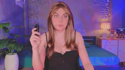 Snapshot of xseductivemichellex chatting on 10-07-25, 08:33 Michelle online show from 10-07-25, 08:33