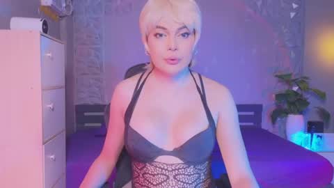 Snapshot of xseductivemichellex chatting on 05-13-26, 09:06 Michelle online show from 05-13-26, 09:06