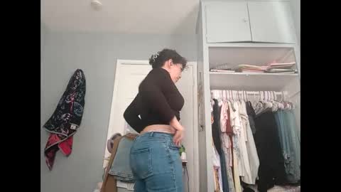 Snapshot of xsillymillyx chatting on 10-07-25, 11:13 Mille online show from 10-07-25, 11:13