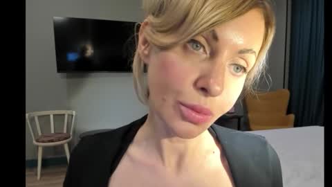 xvaleriax0 online show from 09-13-25, 01:05