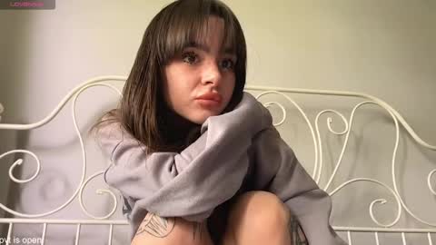 Snapshot of xx_lily chatting on 05-18-26, 11:49 Lily online show from 05-18-26, 11:49