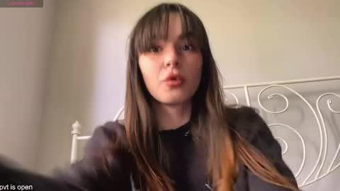Snapshot of xx_lily chatting on 05-19-26, 11:38 Lily online show from 05-19-26, 11:38