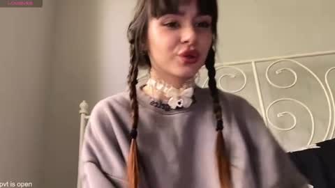Snapshot of xx_lily chatting on 06-11-26, 11:08 Lily online show from 06-11-26, 11:08