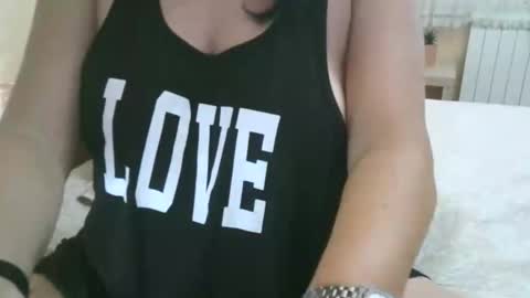 Snapshot of xxalexis chatting on 09-16-25, 02:40 HotMomAlex online show from 09-16-25, 02:40