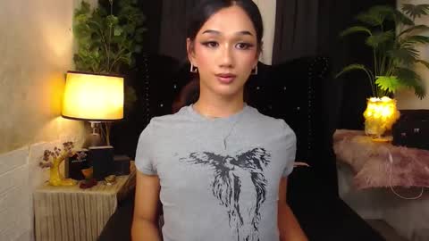 Sophie online show from 10-21-25, 05:02