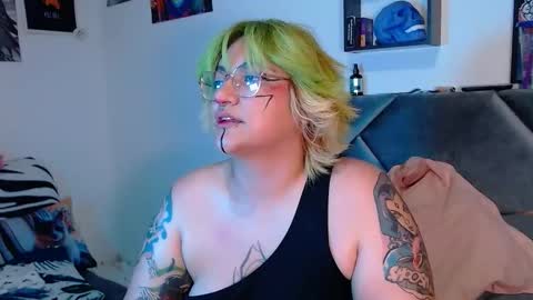 Snapshot of xxgreengoodxx chatting on 01-11-26, 01:21 xxgreengoodxx online show from 01-11-26, 01:21