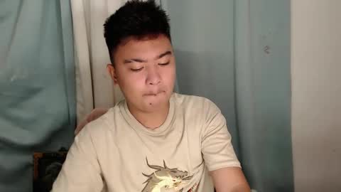 Snapshot of xxhotloyd_cummerx chatting on 12-19-24, 02:35 Loyd online show from 12-19-24, 02:35