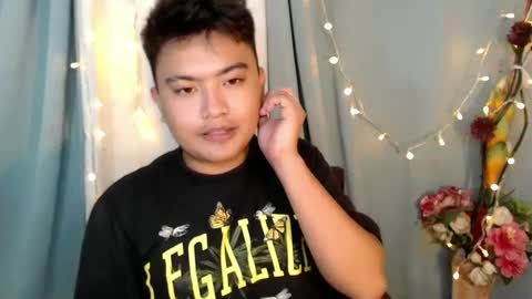 Snapshot of xxhotloyd_cummerx chatting on 01-17-25, 03:00 Loyd online show from 01-17-25, 03:00