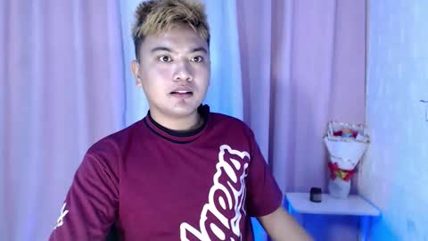 Snapshot of xxhotloyd_cummerx chatting on 10-25-25, 11:51 Loyd online show from 10-25-25, 11:51