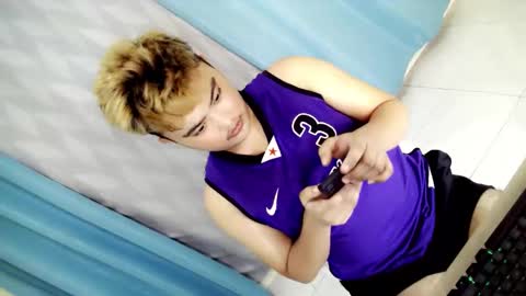 Snapshot of xxhotloyd_cummerx chatting on 11-12-25, 10:04 Loyd online show from 11-12-25, 10:04