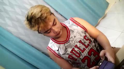 Snapshot of xxhotloyd_cummerx chatting on 11-14-25, 08:35 Loyd online show from 11-14-25, 08:35