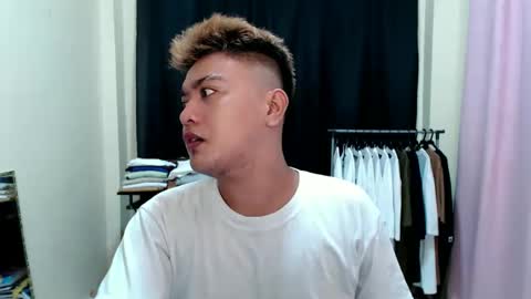 Snapshot of xxhotloyd_cummerx chatting on 11-15-25, 11:40 Loyd online show from 11-15-25, 11:40