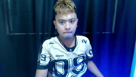 Snapshot of xxhotloyd_cummerx chatting on 11-18-25, 05:45 Loyd online show from 11-18-25, 05:45