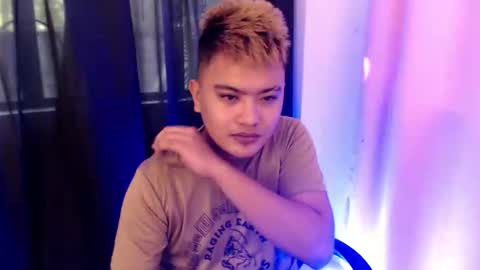 Snapshot of xxhotloyd_cummerx chatting on 11-22-25, 02:10 Loyd online show from 11-22-25, 02:10