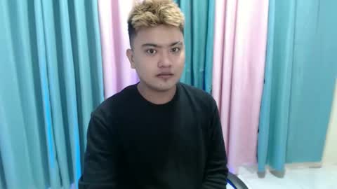 Snapshot of xxhotloyd_cummerx chatting on 11-23-25, 01:22 Loyd online show from 11-23-25, 01:22