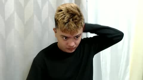 Snapshot of xxhotloyd_cummerx chatting on 11-24-25, 05:18 Loyd online show from 11-24-25, 05:18