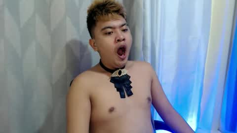 Snapshot of xxhotloyd_cummerx chatting on 11-26-25, 07:04 Loyd online show from 11-26-25, 07:04