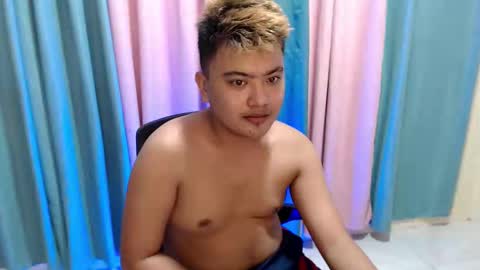 Snapshot of xxhotloyd_cummerx chatting on 11-28-25, 07:33 Loyd online show from 11-28-25, 07:33