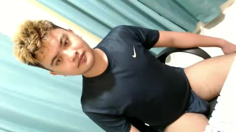 Snapshot of xxhotloyd_cummerx chatting on 12-03-25, 08:29 Loyd online show from 12-03-25, 08:29