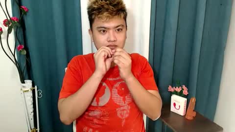 Snapshot of xxhotloyd_cummerx chatting on 12-15-25, 04:22 Loyd online show from 12-15-25, 04:22