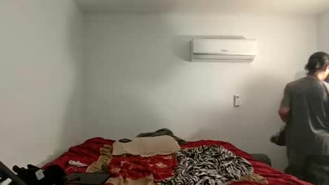 Snapshot of xxjasoneecxx chatting on 12-26-24, 05:40 XxJasoneecxX online show from 12-26-24, 05:40