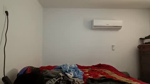 Snapshot of xxjasoneecxx chatting on 01-11-25, 05:51 XxJasoneecxX online show from 01-11-25, 05:51