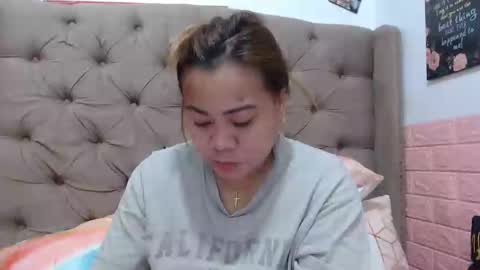 Snapshot of xxkryzelxx chatting on 02-27-25, 05:04 Dhel online show from 02-27-25, 05:04