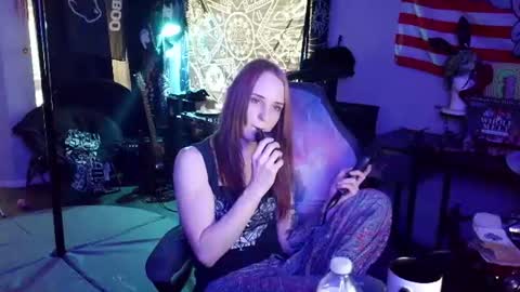 Snapshot of xxlilithmoonxx chatting on 06-13-26, 01:14 Lilith online show from 06-13-26, 01:14