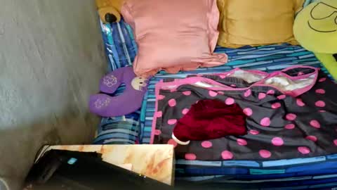 Snapshot of xxloveheart chatting on 10-13-25, 12:54 xxloveheart online show from 10-13-25, 12:54