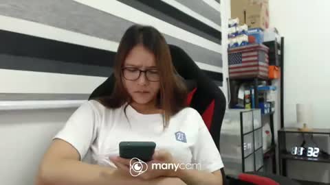 Snapshot of xxmonsterbigcockxx chatting on 01-22-25, 03:29  Kaycee  online show from 01-22-25, 03:29