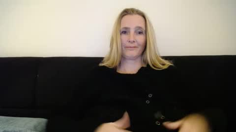 Snapshot of xxnikkie chatting on 12-11-24, 07:36 Nikkie online show from 12-11-24, 07:36