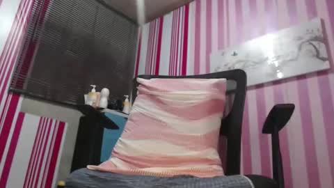 xxrowenatastycockforyouxx online show from 09-13-25, 04:34