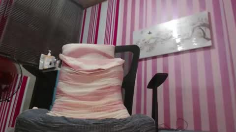 xxrowenatastycockforyouxx online show from 10-03-25, 02:52