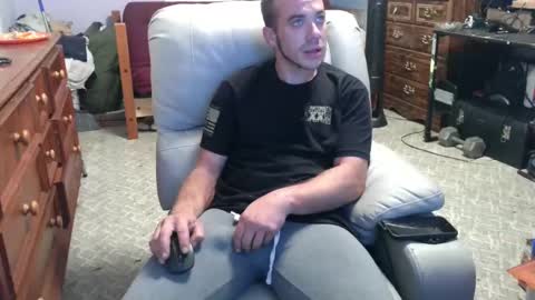 Snapshot of xxscubastevexxx chatting on 09-27-25, 03:22 xxScubaStevexx online show from 09-27-25, 03:22