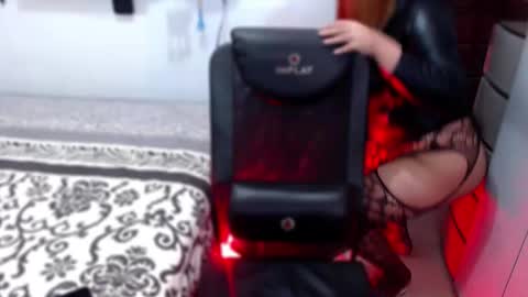 Snapshot of xxsexyhoneyxx chatting on 10-01-25, 04:02 APRIL online show from 10-01-25, 04:02