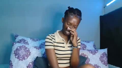 xxsexytalia28 online show from 11-19-25, 06:52