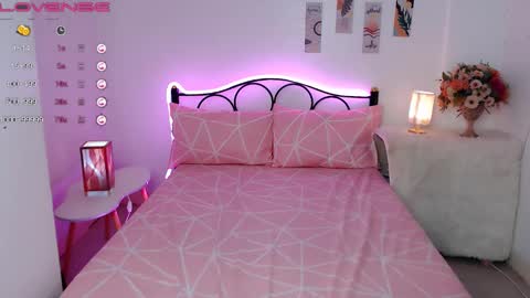 Pau Madrigal online show from 12-17-24, 01:05