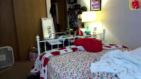 Strawberry Jane online show from 05-29-26, 03:26