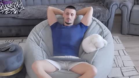 Snapshot of xxx_alejandro chatting on 11-03-25, 12:28 xxx_alejandro online show from 11-03-25, 12:28