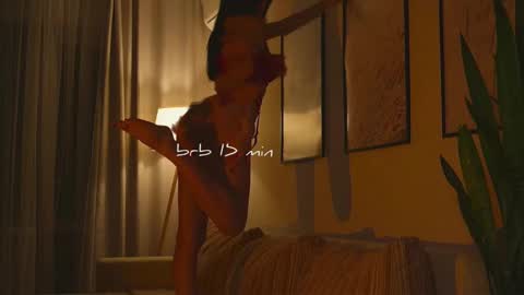 Molly online show from 11-18-25, 01:04