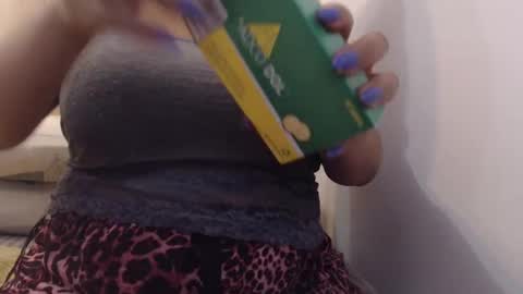 Snapshot of xxxbustybabe27x chatting on 03-08-25, 12:20 Ayanda online show from 03-08-25, 12:20