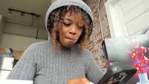 Snapshot of xxxdanidoomsdayxxx chatting on 02-05-25, 06:04 Danielle online show from 02-05-25, 06:04