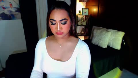 OLIVIA online show from 12-11-24, 02:44