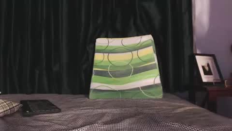 Snapshot of xxxhome_alonexxx chatting on 01-11-25, 10:40 Kev online show from 01-11-25, 10:40