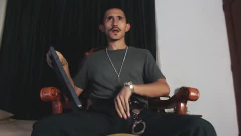 Snapshot of xxxhome_alonexxx chatting on 01-14-25, 08:26 Kev online show from 01-14-25, 08:26