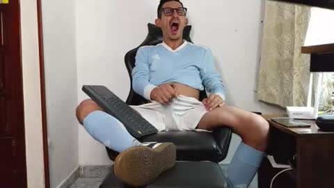 Snapshot of xxxhome_alonexxx chatting on 12-15-25, 07:40 Kev online show from 12-15-25, 07:40